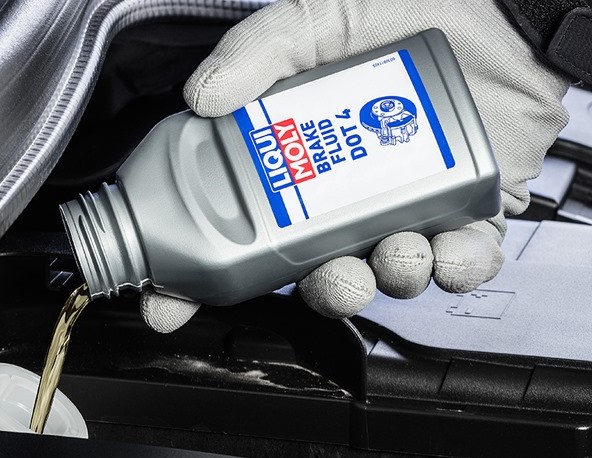 Как часто вы меняете тормозную жидкость в своем автомобиле?